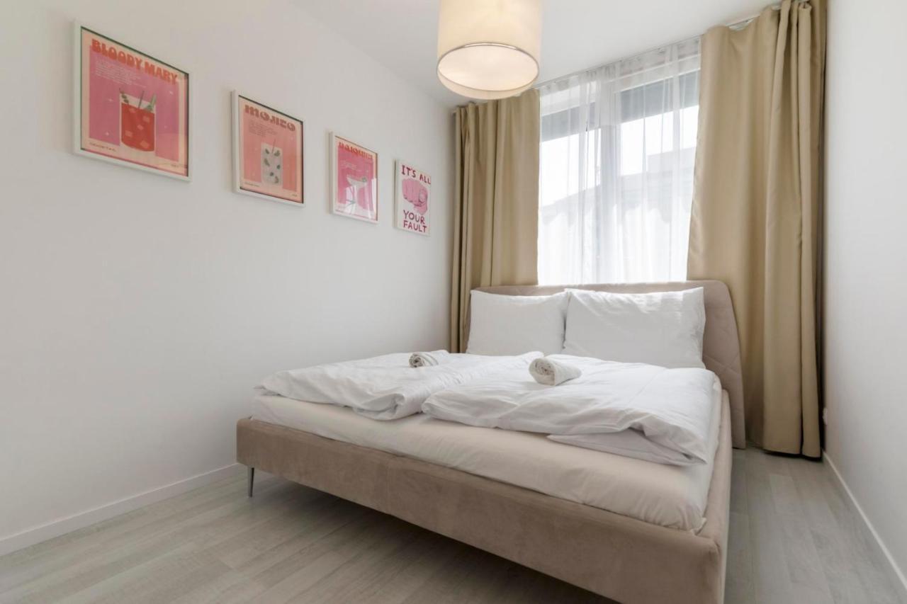 Lam Pink - Jacuzzi - Ac - Ps4 Apartment Bratislava Ngoại thất bức ảnh