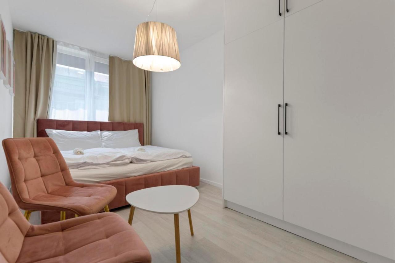 Lam Pink - Jacuzzi - Ac - Ps4 Apartment Bratislava Ngoại thất bức ảnh